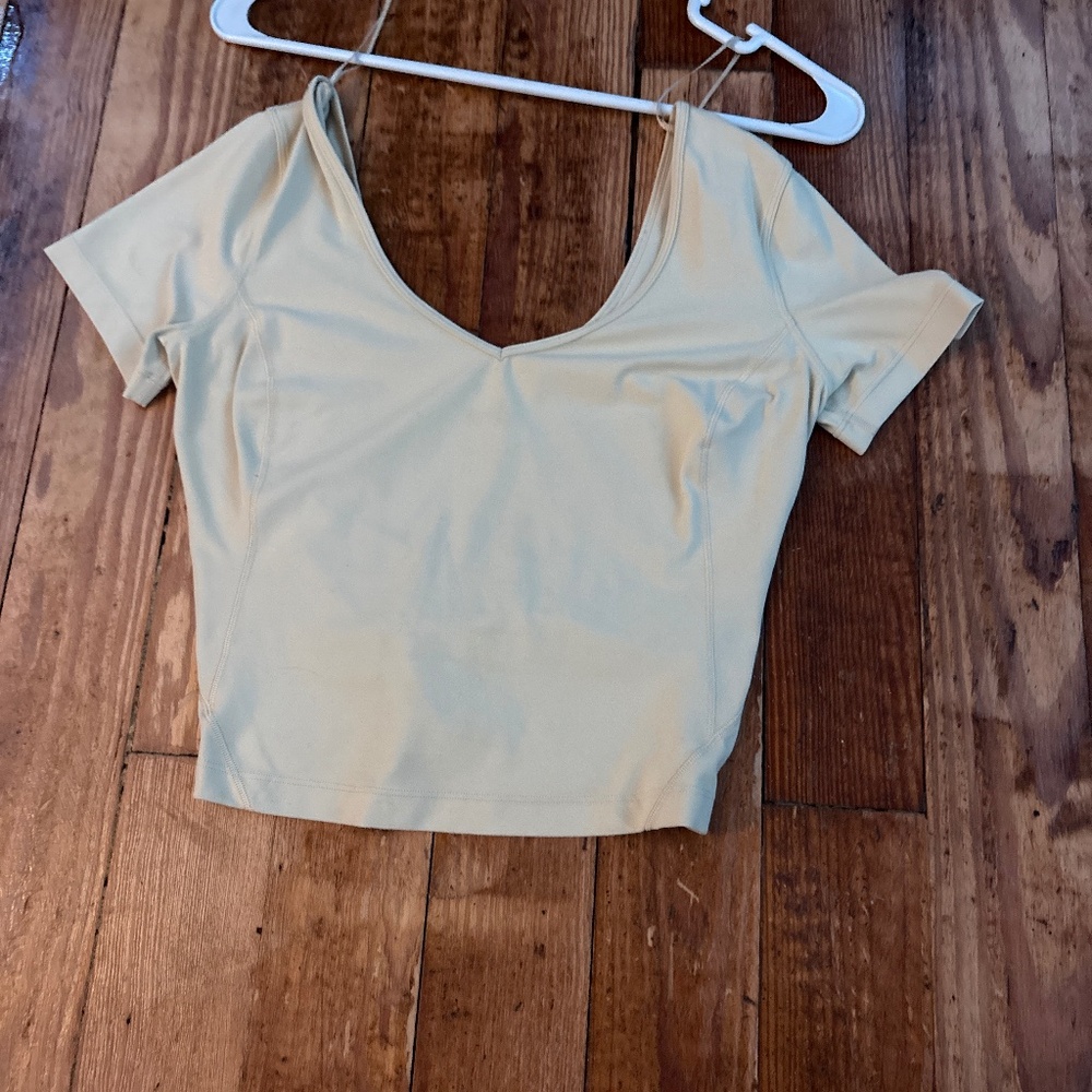 Lulu crop top v neck